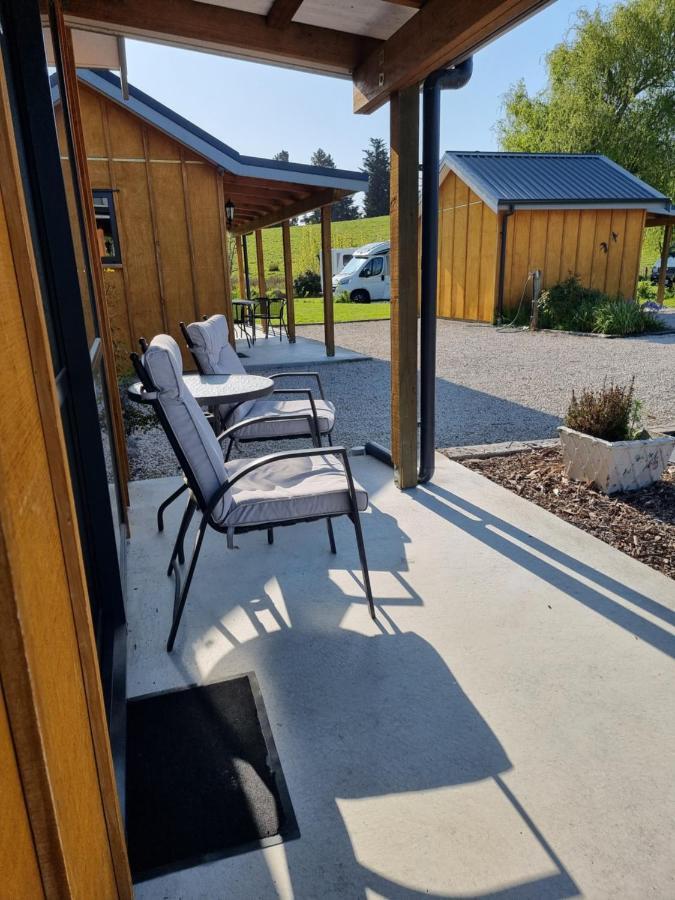 Cheviot Motels, Cabins And Camp Exterior photo