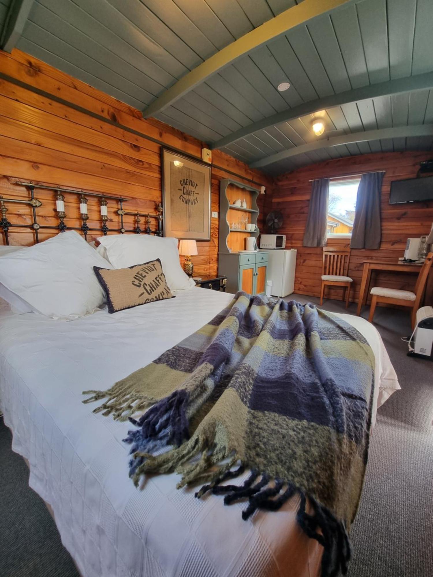 Cheviot Motels, Cabins And Camp Exterior photo